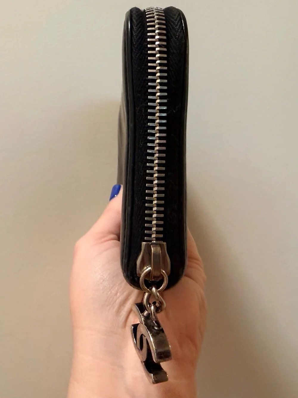 *Rare* Authentic Chanel - Lambskin Zippy Wallet